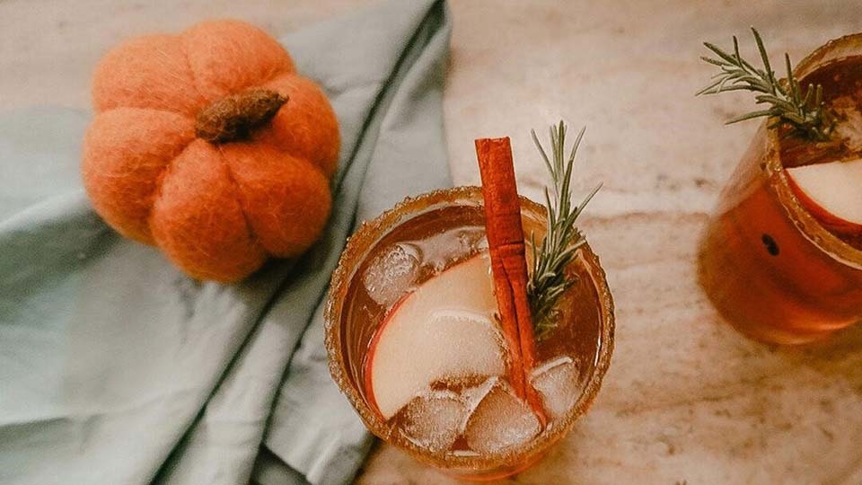 6 Charming Mocktails That Taste Like Autumn In A Glass
